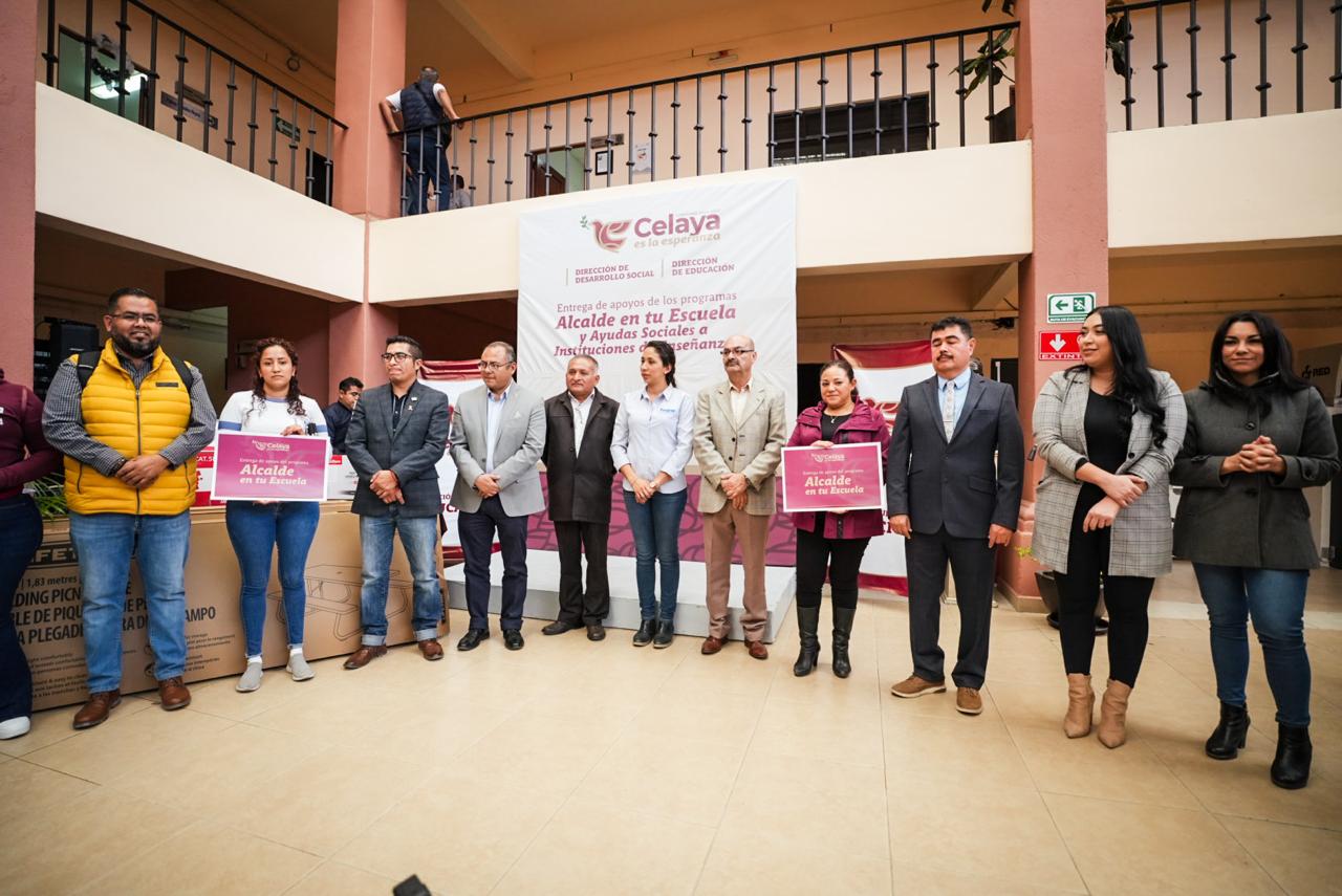 ENTREGA GOBIERNO MUNICIPAL APOYOS POR MÁS DE 400 MIL PESOS A 24 INSTITUCIONES DE EDUCACIÓN BÁSICA Y MEDIA SUPERIOR